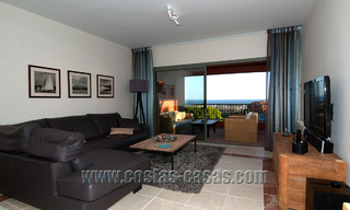 Appartements de luxe à vendre à Royal Flamingos avec vue imprenable sur le golf et la mer à Marbella - Benahavis 23591 