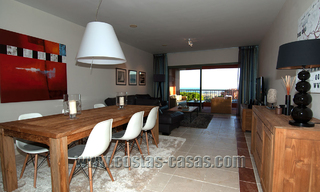 Appartements de luxe à vendre à Royal Flamingos avec vue imprenable sur le golf et la mer à Marbella - Benahavis 23592 