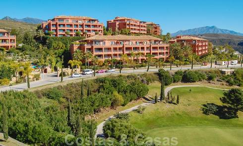 Appartements de luxe à vendre à Royal Flamingos avec vue imprenable sur le golf et la mer à Marbella - Benahavis 24713