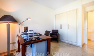 Appartement d'angle contemporain à vendre dans un développement résidentiel exclusif avec lagune privée, Casares, Costa del Sol 23595 