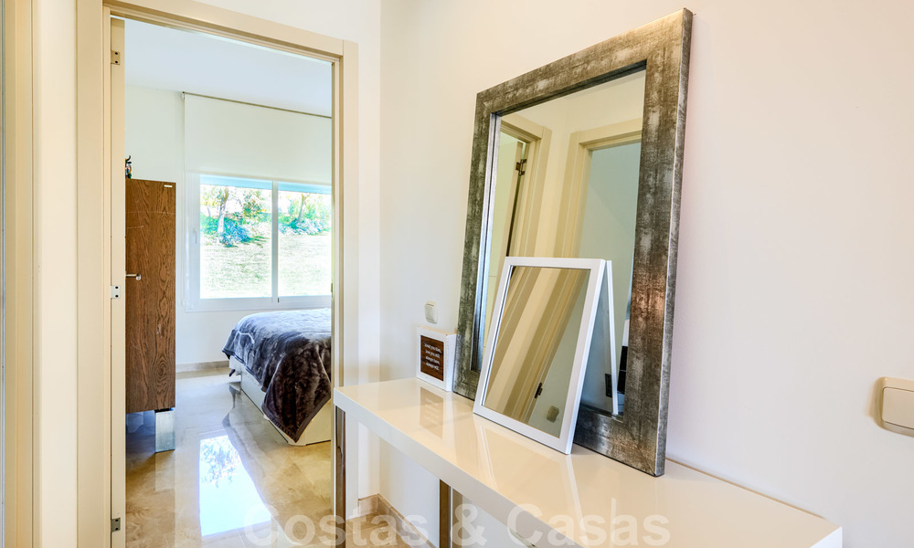 Appartement d'angle contemporain à vendre dans un développement résidentiel exclusif avec lagune privée, Casares, Costa del Sol 23596
