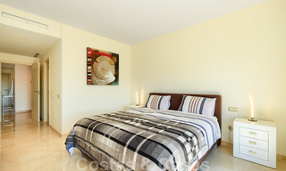 Appartement d'angle contemporain à vendre dans un développement résidentiel exclusif avec lagune privée, Casares, Costa del Sol 23602 