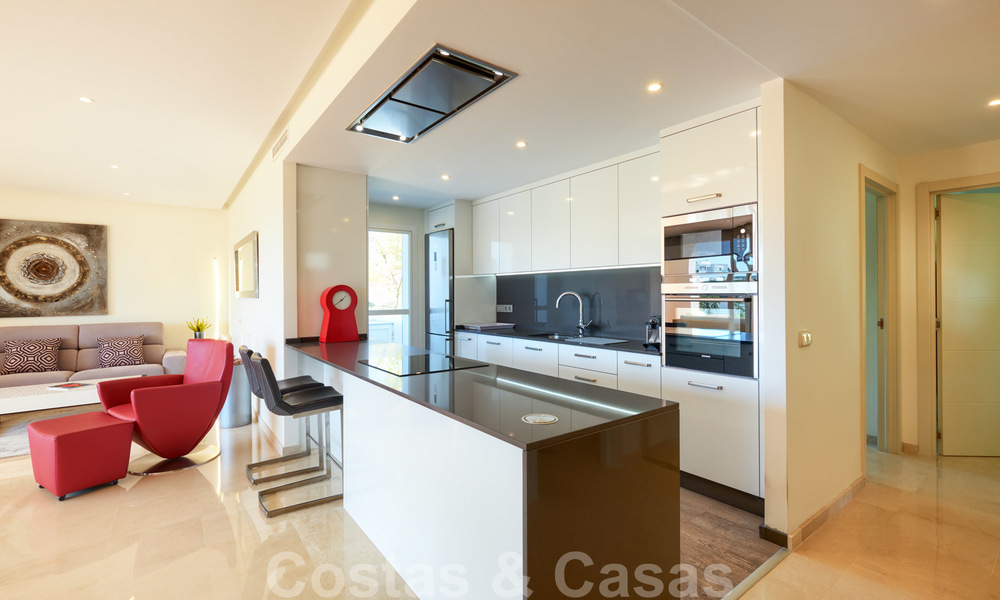 Appartement d'angle contemporain à vendre dans un développement résidentiel exclusif avec lagune privée, Casares, Costa del Sol 23607