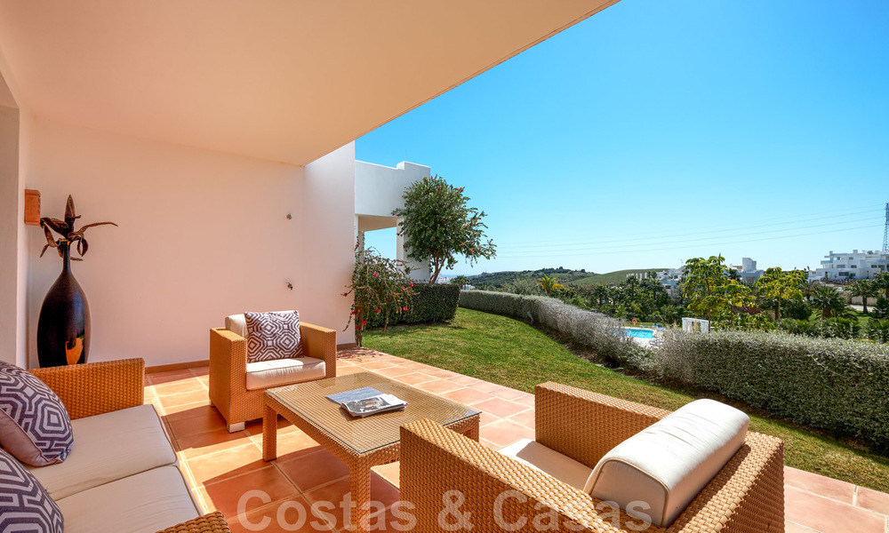 Appartement d'angle contemporain à vendre dans un développement résidentiel exclusif avec lagune privée, Casares, Costa del Sol 23614