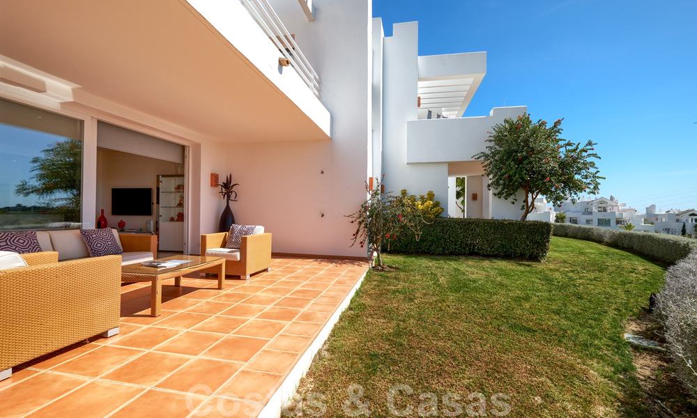Appartement d'angle contemporain à vendre dans un développement résidentiel exclusif avec lagune privée, Casares, Costa del Sol 23616