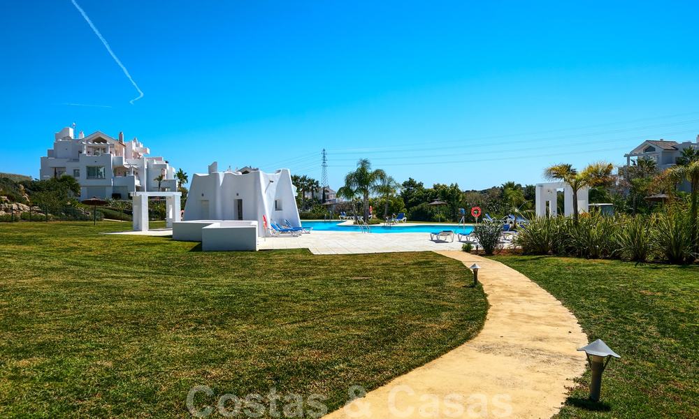 Appartement d'angle contemporain à vendre dans un développement résidentiel exclusif avec lagune privée, Casares, Costa del Sol 23618