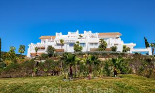 Appartement d'angle contemporain à vendre dans un développement résidentiel exclusif avec lagune privée, Casares, Costa del Sol 23619 