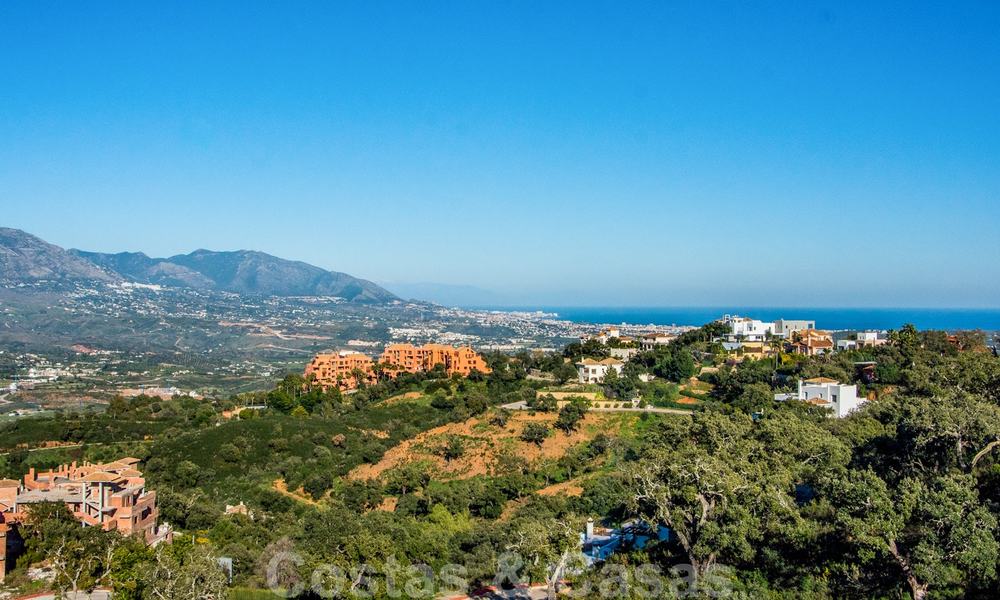 Villa moderne de luxe à vendre avec vue panoramique sur la montagne et la mer dans les collines tranquilles de l'est de Marbella 23642