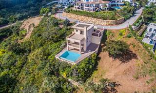 Villa moderne de luxe à vendre avec vue panoramique sur la montagne et la mer dans les collines tranquilles de l'est de Marbella 23644 