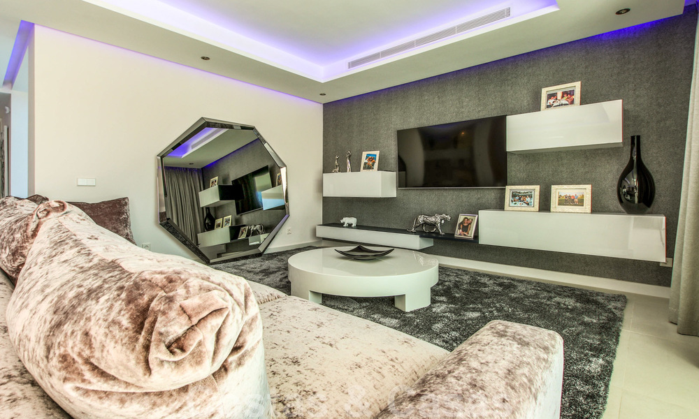 Nouvelle villa moderne de luxe, prêt à emménager, situé dans un quartier résidentiel sécurisé, à Nueva Andalucia, Marbella 23650