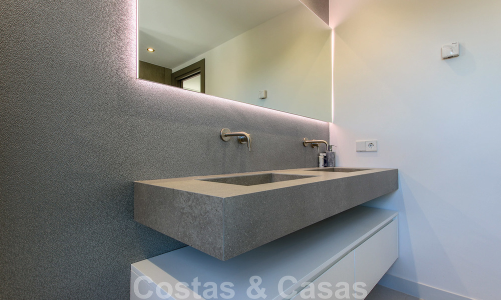 Nouvelle villa moderne de luxe, prêt à emménager, situé dans un quartier résidentiel sécurisé, à Nueva Andalucia, Marbella 23669