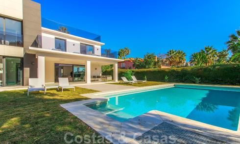 Nouvelle villa moderne de luxe, prêt à emménager, situé dans un quartier résidentiel sécurisé, à Nueva Andalucia, Marbella 23674