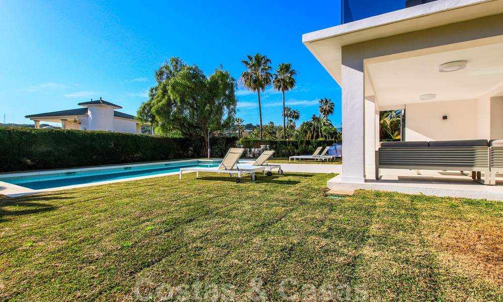 Nouvelle villa moderne de luxe, prêt à emménager, situé dans un quartier résidentiel sécurisé, à Nueva Andalucia, Marbella 23675