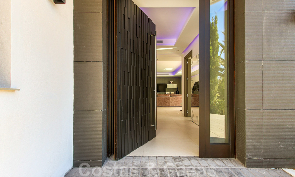Nouvelle villa moderne de luxe, prêt à emménager, situé dans un quartier résidentiel sécurisé, à Nueva Andalucia, Marbella 23682