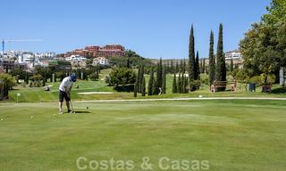 Appartements de luxe à vendre avec vue imprenable sur le golf et la mer à Marbella - Benahavis 23991 