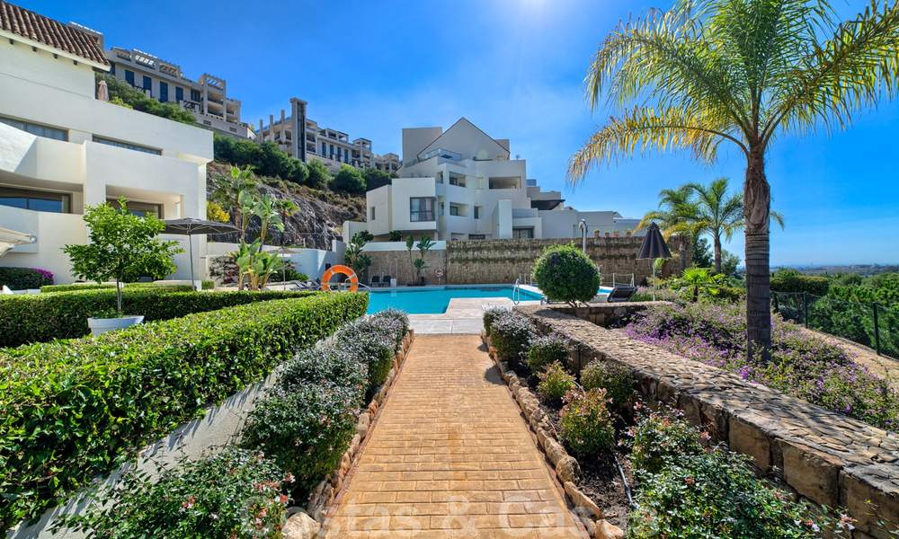 Appartements modernes de luxe en première ligne de golf avec vue imprenable sur le golf et la mer à vendre à Marbella - Benahavis 24061