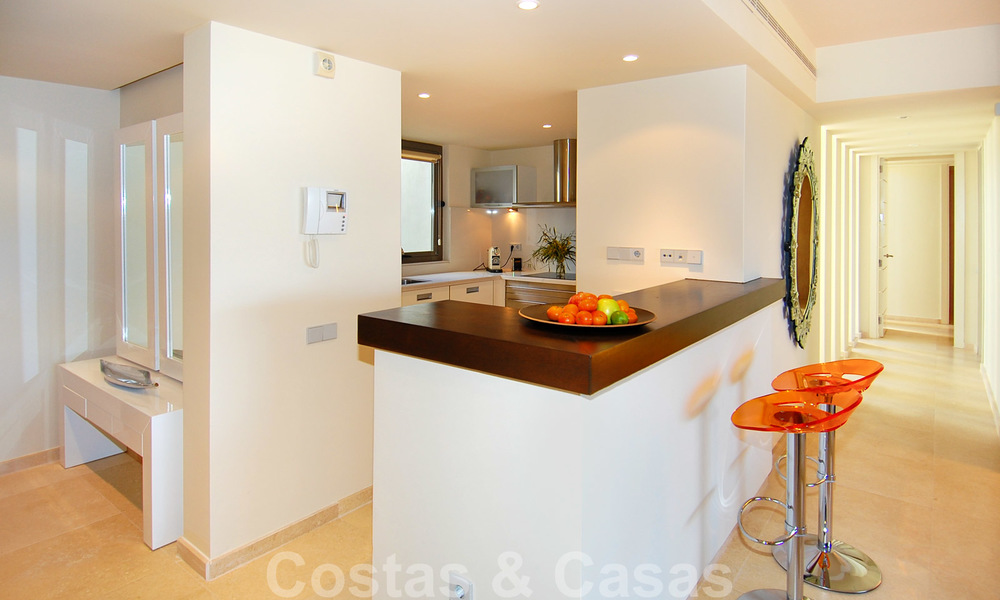 Appartements de luxe modernes et spacieux avec vue sur le golf et la mer à vendre à Marbella - Benahavis 24560