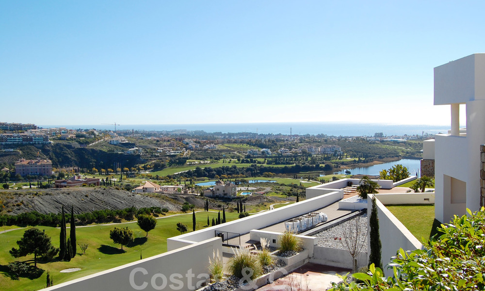 Appartements de luxe modernes et spacieux avec vue sur le golf et la mer à vendre à Marbella - Benahavis 24577