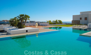 Appartements de luxe modernes et spacieux avec vue sur le golf et la mer à vendre à Marbella - Benahavis 24582 