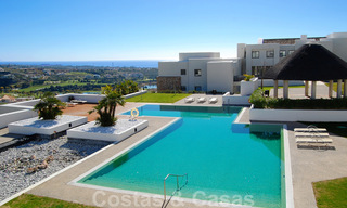 Appartements de luxe modernes et spacieux avec vue sur le golf et la mer à vendre à Marbella - Benahavis 24588 
