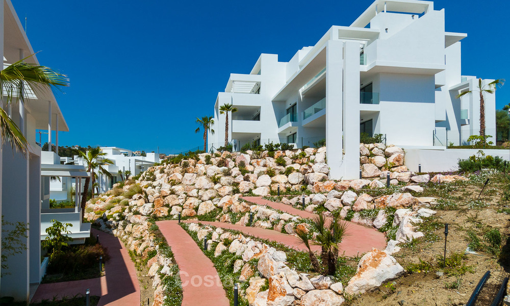 En vente à Atalaya Hills : Appartements de style moderne avec vue sur le golf et la mer à Benahavis - Marbella 24231