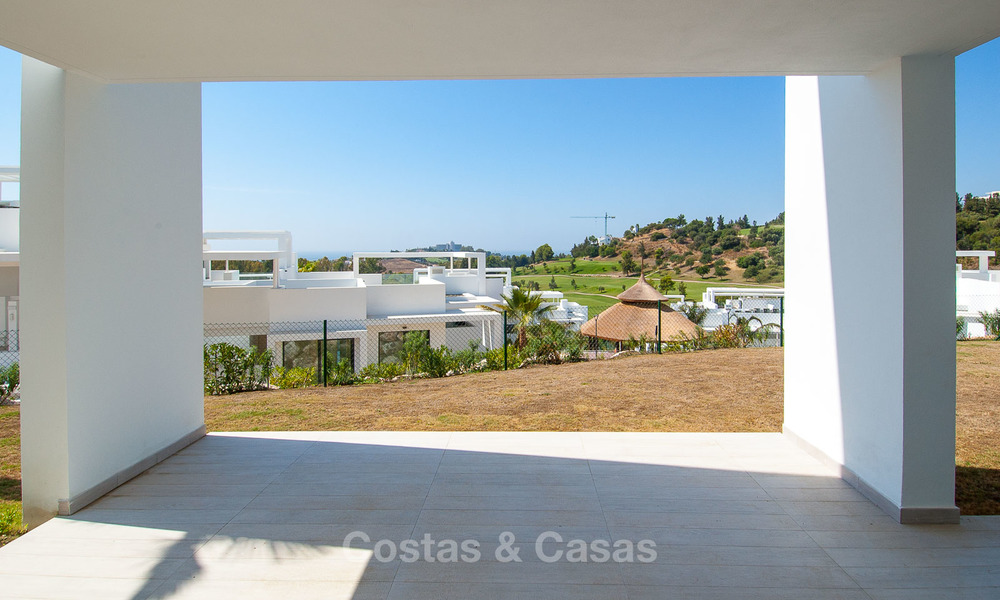 En vente à Atalaya Hills : Appartements de style moderne avec vue sur le golf et la mer à Benahavis - Marbella 24237