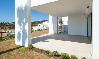 En vente à Atalaya Hills : Appartements de style moderne avec vue sur le golf et la mer à Benahavis - Marbella 24238 