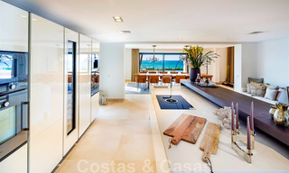 Villa moderne et exclusive de première ligne de plage à vendre avec vue panoramique sur la mer sur le New Golden Mile, entre Marbella et Estepona. De retour sur le marché ! 24263 