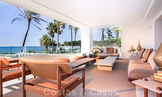 Villa moderne et exclusive de première ligne de plage à vendre avec vue panoramique sur la mer sur le New Golden Mile, entre Marbella et Estepona. De retour sur le marché ! 24276 