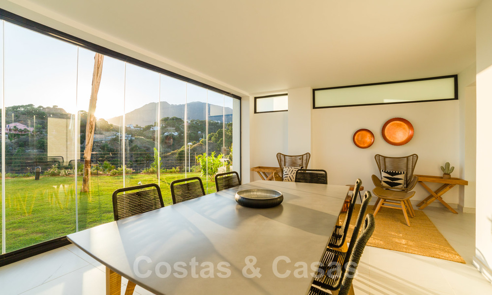 Nouveaux appartements modernes et élégants avec vue panoramique sur la montagne et la mer à vendre dans les collines d'Estepona 24374