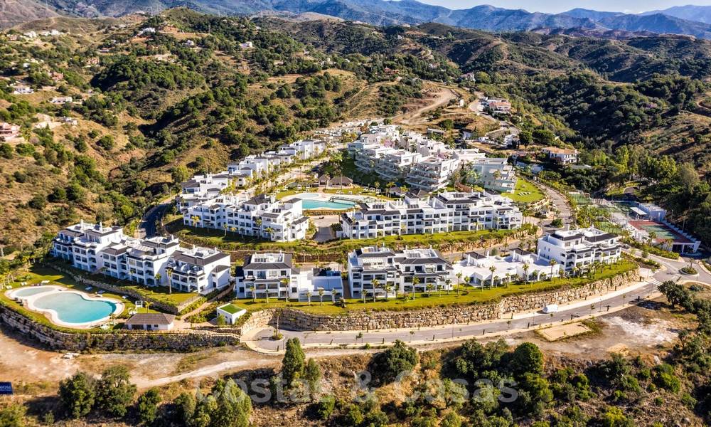 Nouveaux appartements modernes et élégants avec vue panoramique sur la montagne et la mer à vendre dans les collines d'Estepona 27716
