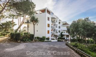 Elégant appartement rénové à vendre, directement sur un terrain de golf de Nueva Andalucia - Marbella 24322 