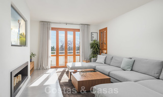 Elégant appartement rénové à vendre, directement sur un terrain de golf de Nueva Andalucia - Marbella 24324 