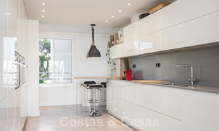 Elégant appartement rénové à vendre, directement sur un terrain de golf de Nueva Andalucia - Marbella 24325 