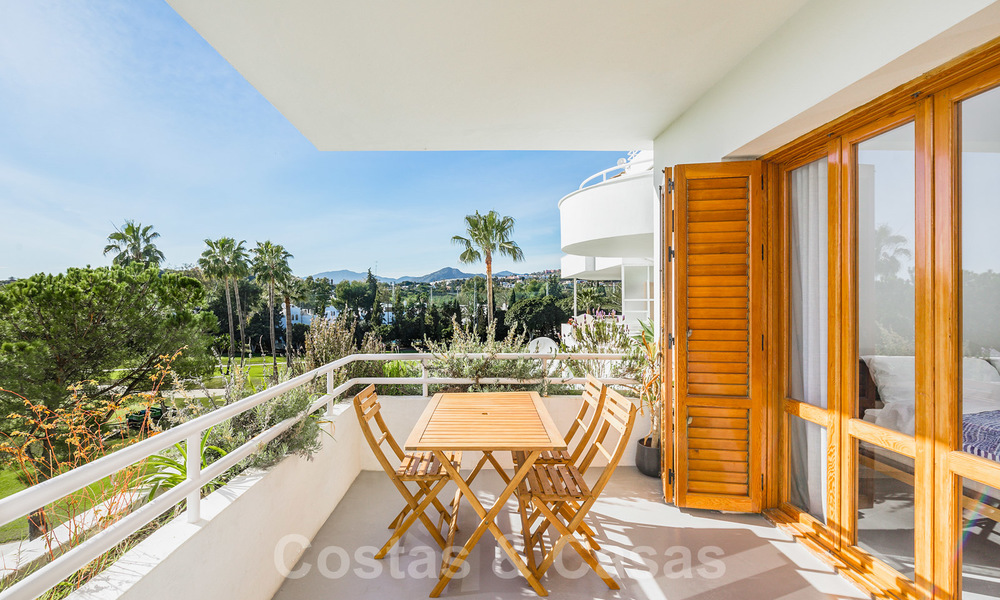 Elégant appartement rénové à vendre, directement sur un terrain de golf de Nueva Andalucia - Marbella 24327