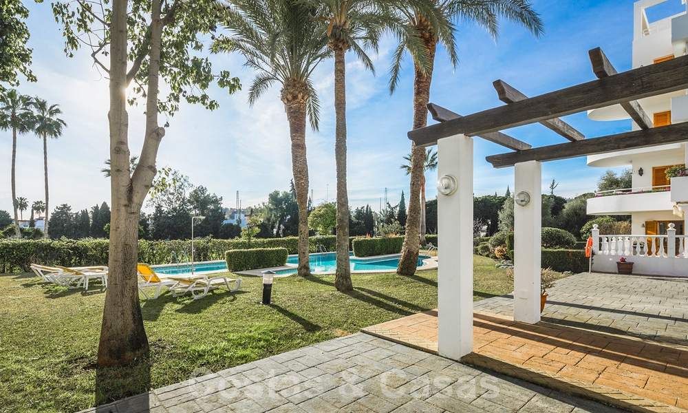 Elégant appartement rénové à vendre, directement sur un terrain de golf de Nueva Andalucia - Marbella 24333