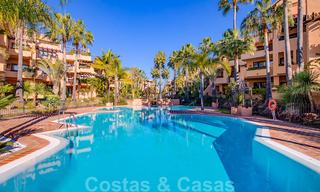 Appartement de luxe dans un complexe au bord de plage à vendre à San Pedro Playa, à quelques pas des commodités et du centre de San Pedro, Marbella 24349 