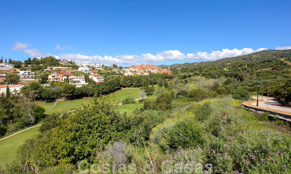 Villas de style méditerranéen et villas jumelées avec vue sur la mer et le golf à Elviria, Marbella 24414