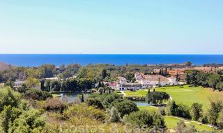 Villas de style méditerranéen et villas jumelées avec vue sur la mer et le golf à Elviria, Marbella 24416 