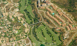 Villas de style méditerranéen et villas jumelées avec vue sur la mer et le golf à Elviria, Marbella 24418 