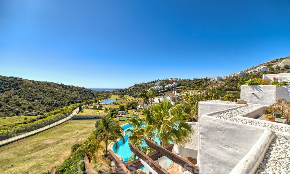 Superbe appartement de type penthouse dans un complexe de golf exclusif en première ligne, avec vue panoramique à La Quinta, Benahavis - Marbella 24443