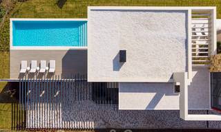 Vente de villas contemporaines modernes de construction récente à Nueva Andalucia, Marbella 24473 