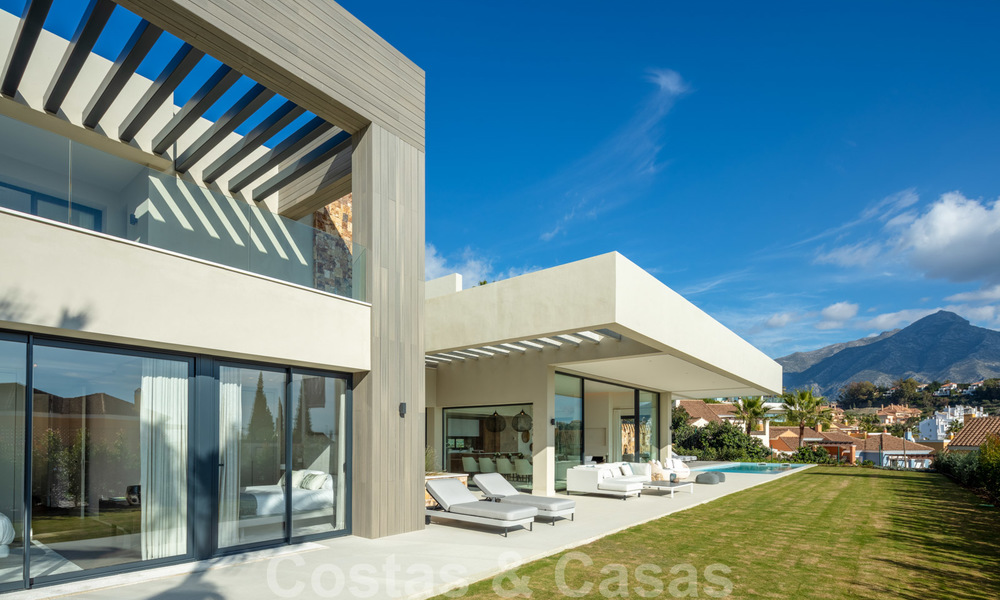 Vente de villas contemporaines modernes de construction récente à Nueva Andalucia, Marbella 24478