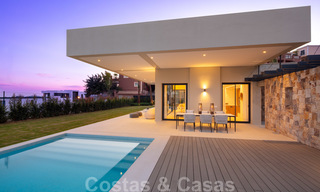 Vente de villas contemporaines modernes de construction récente à Nueva Andalucia, Marbella 24484 