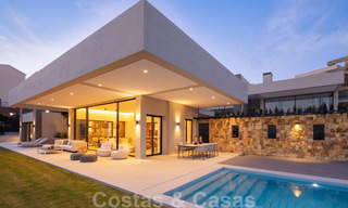 Vente de villas contemporaines modernes de construction récente à Nueva Andalucia, Marbella 24485 