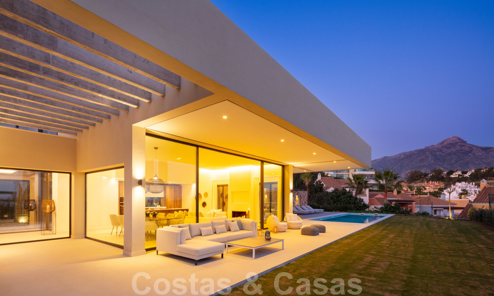 Vente de villas contemporaines modernes de construction récente à Nueva Andalucia, Marbella 24487
