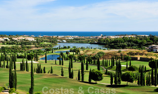 TEE 5 : Appartements modernes de luxe en première ligne de golf avec vue imprenable sur le golf et la mer à vendre à Marbella - Benahavis 24534 