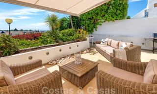 Appartement duplex, rénové dans un style contemporain, à vendre avec vue sur la mer du New Golden Mile entre Marbella et Estepona 24730 
