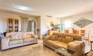 Appartement de type penthouse à vendre dans un complexe balnéaire à Estepona 24635 