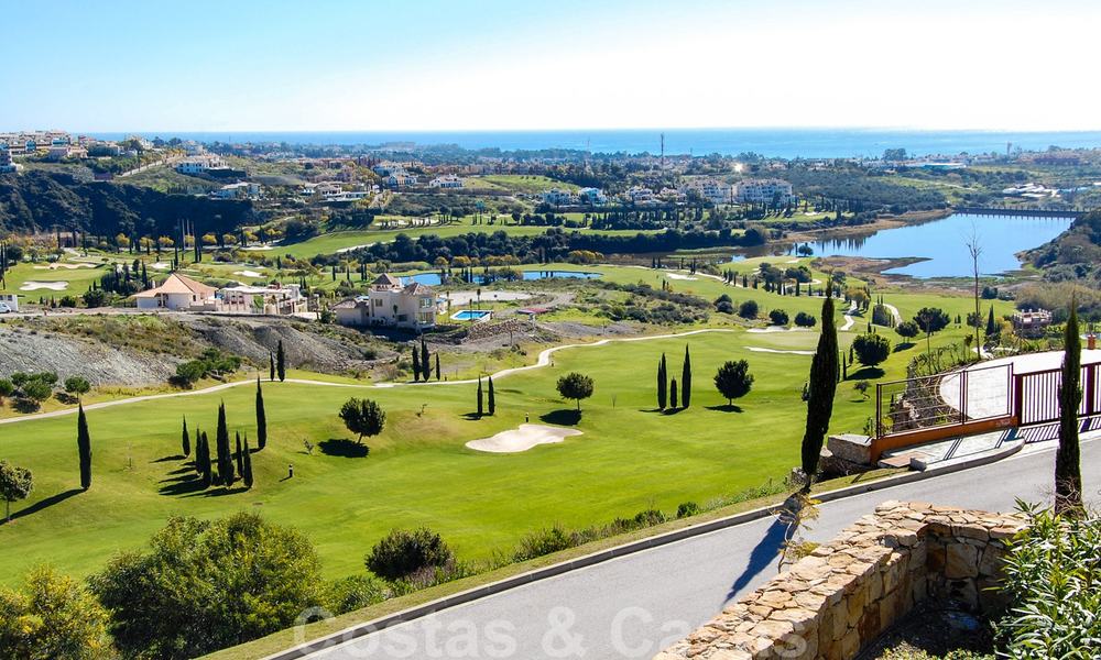 Alanda Los Flamingos Golf: Appartements de luxe modernes et spacieux avec vue sur le golf et la mer à vendre à Marbella - Benahavis 24701